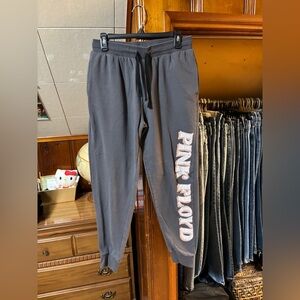 Men’s Pink Floyd Joggers & Beanie